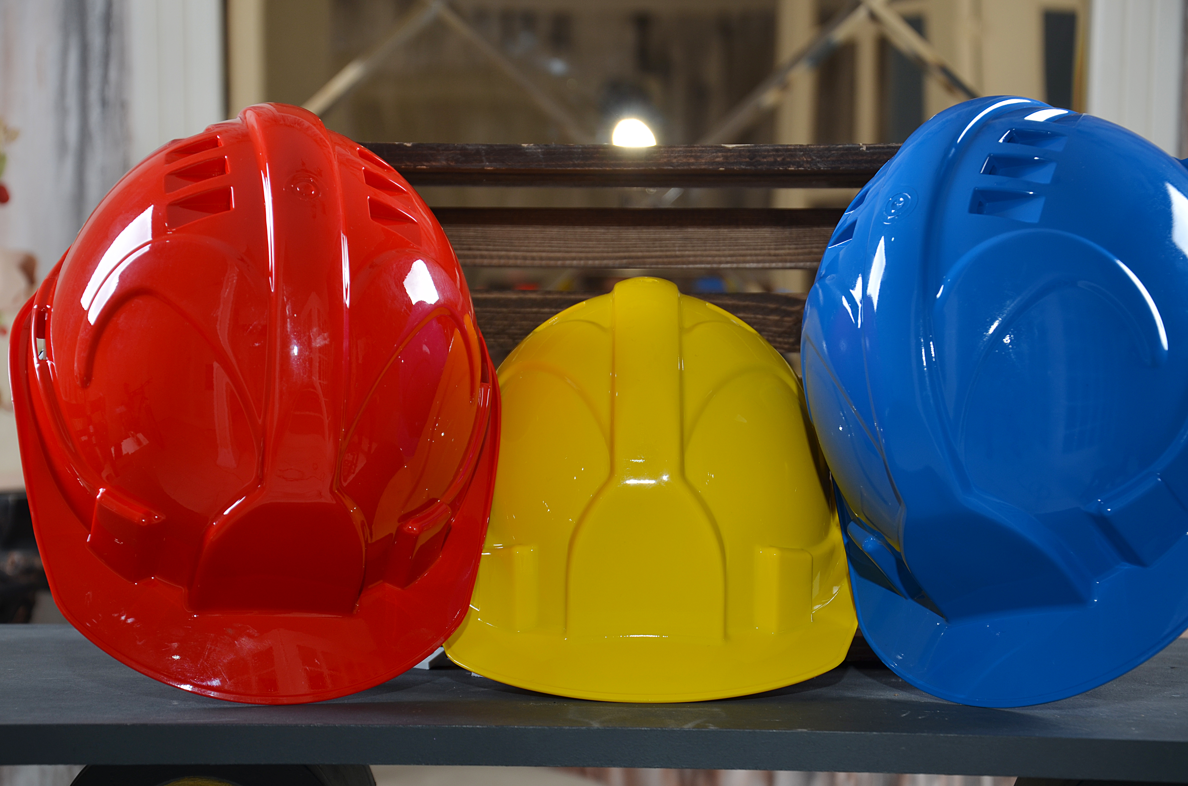 انواع کلاه ایمنی عایق برق